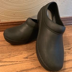 Worker’s Clogs (nursing,culinary, etc.)